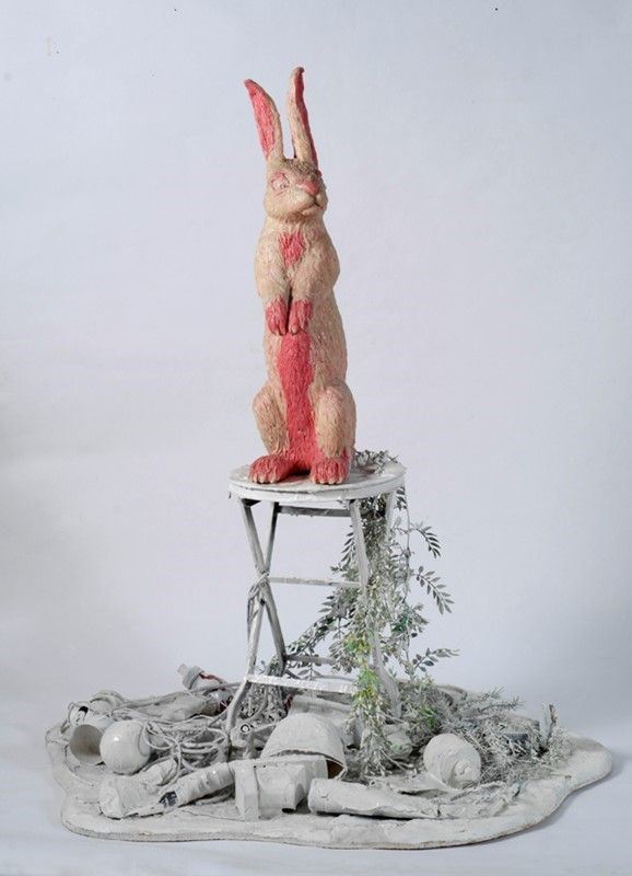 Maurizio Savini : Coniglio  (2007)  - Scultura in chewing gum e formaldeide, base in ferro e detriti di gomma - Asta Arte Moderna e Contemporanea - Galleria Pananti Casa d'Aste