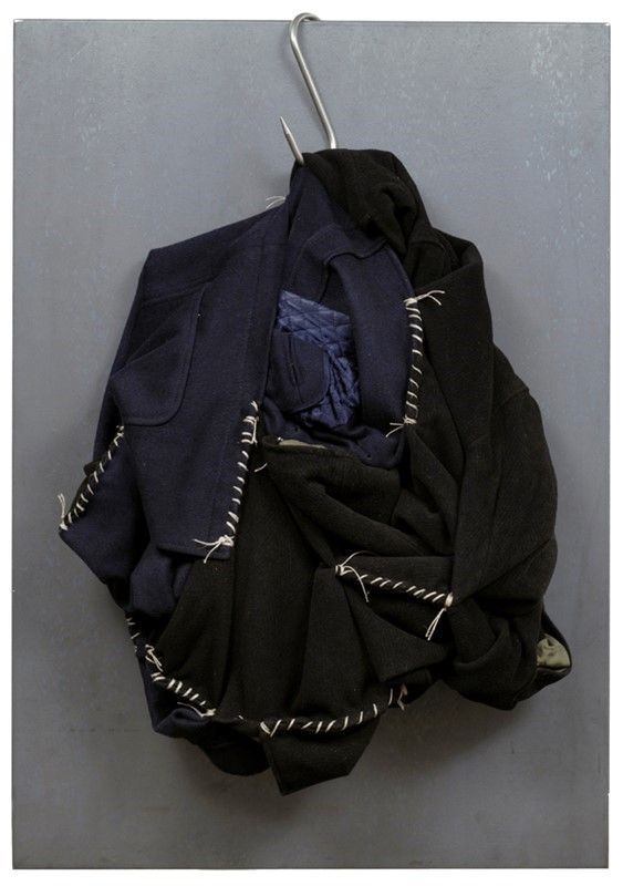 Jannis Kounellis : Senza titolo  (2016)  - Lamina di ferro, tessuto, spago, gancio di acciaio - Asta Arte di ricerca per la ricerca - Galleria Pananti Casa d'Aste