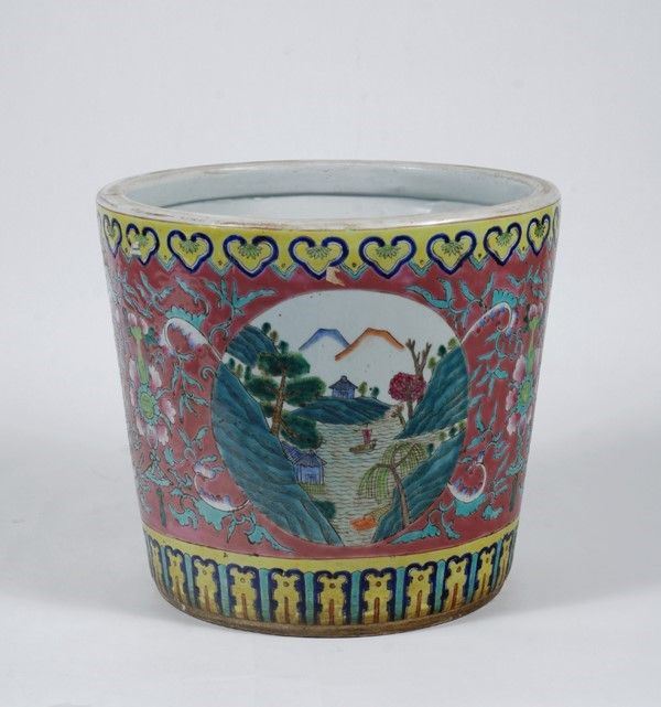 Cachepot in porcellana con decorazione a smalti policromi, Cina XIX-XX secolo