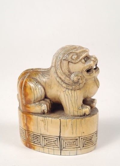 Sigillo in avorio scolpito con cane di Pho, Cina XIX-XX secolo