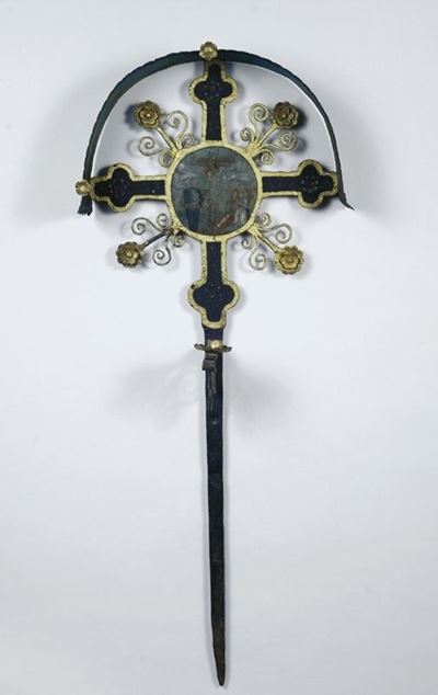 Croce astile in ferro dipinto e dorato, Austria, 1857