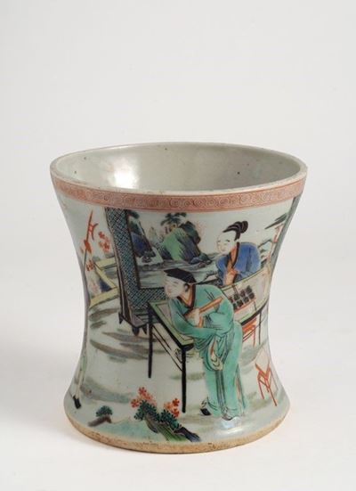 Vaso porta pennelli in porcellana, decorato a figure, Cina, dinastia Qing, XIX secolo