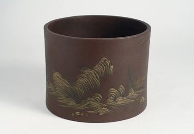 Vaso portapennelli circolare in gres rosso di Yixing con decori a paesaggio