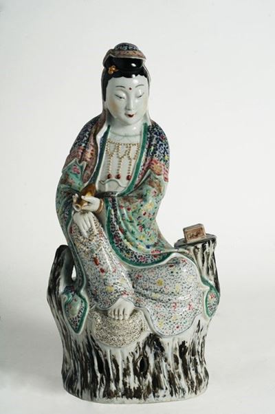 Guanyin, figura in porcellana policroma