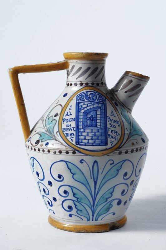 Zaccagnini, Caraffa in ceramica con decorazioni floreali