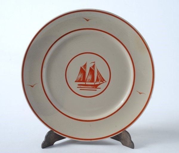 Giò Ponti, Piatto in ceramica decorato con veliero