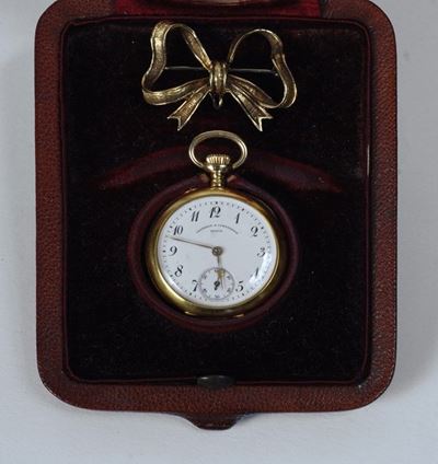 Orologio da Tasca in Oro con Monogramma sulla Cassa