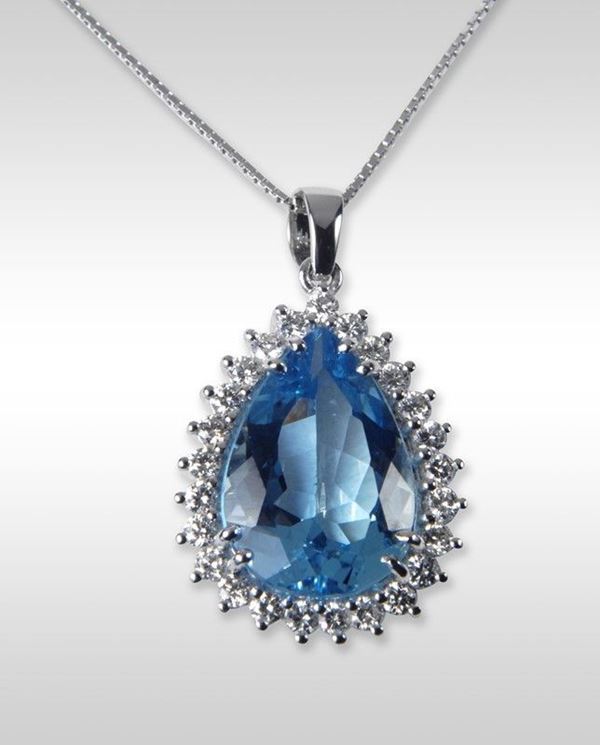 Collana con ciondolo