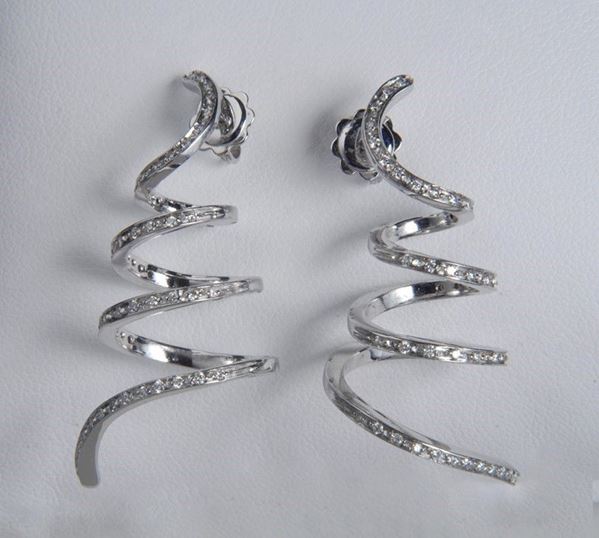 Orecchini pendenti a spirale rigida  - Asta Antiquariato, Gioielli - I - Galleria Pananti Casa d'Aste