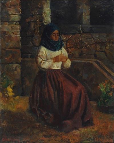 Donna Seduta con Costume Tradizionale