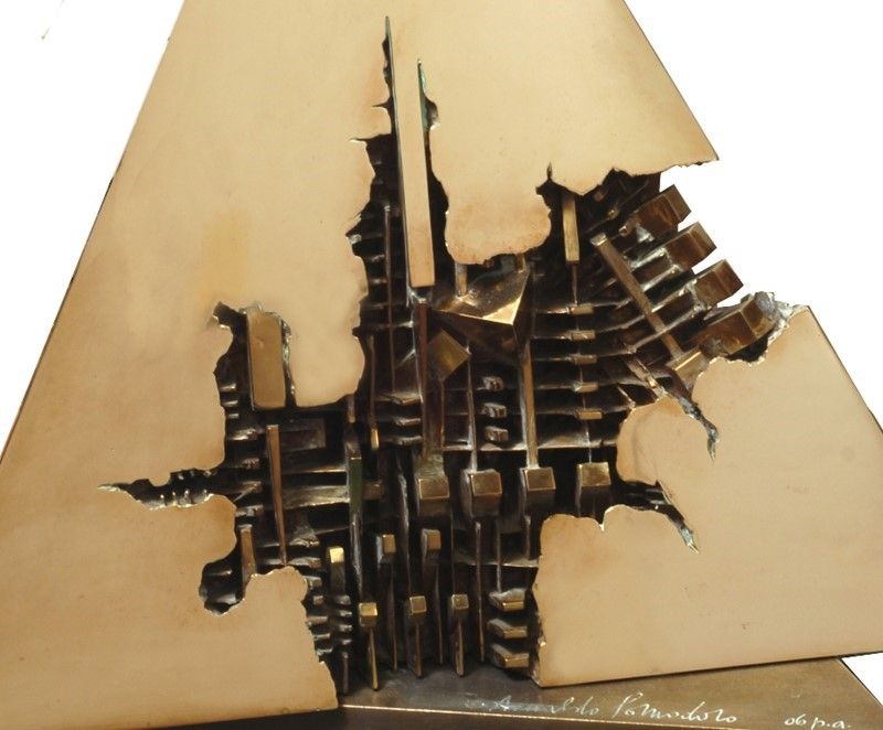 Piramide Fatta Dei Pezzi Di Puzzle Isolati Illustrazione di Stock - Illustrazione di grafici