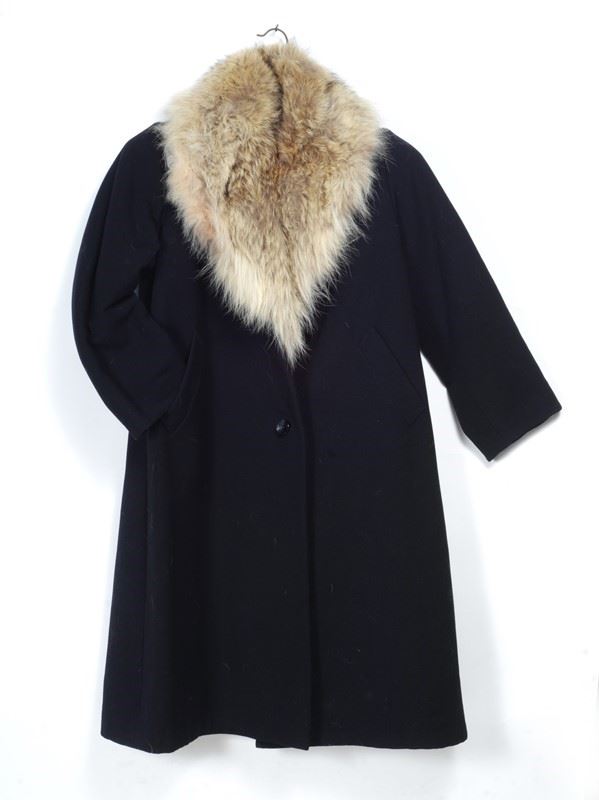 Cappotto con collo di coyote  - Auction PELLICCE - Galleria Pananti Casa d'Aste
