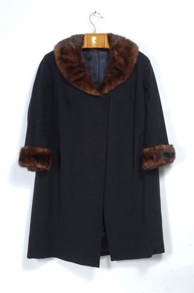 Cappotto in Tessuto con Collo e Manopole di Visone