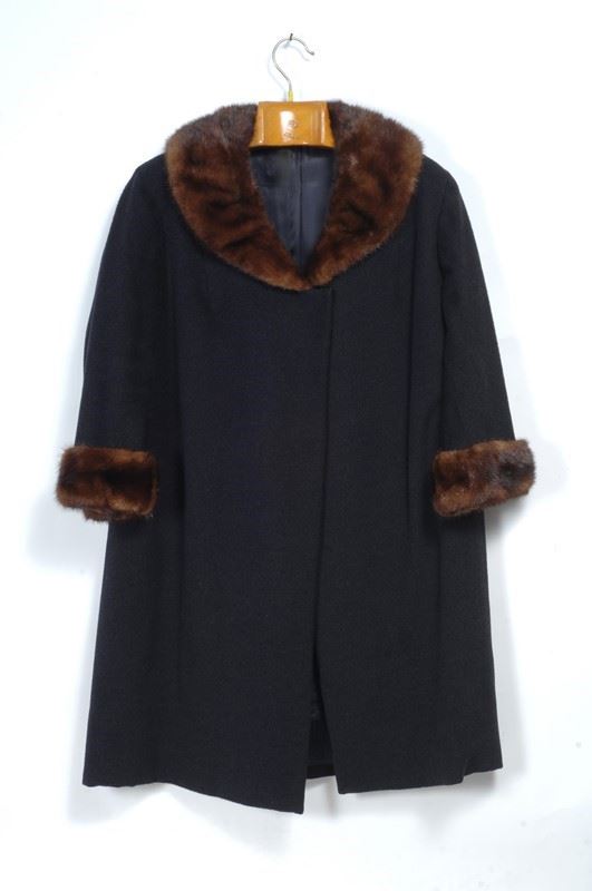 Cappotto in tessuto con collo e manopole di visone  - Auction PELLICCE - Galleria Pananti Casa d'Aste