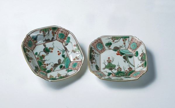 Coppia di piattini a sagomatura ottagonale