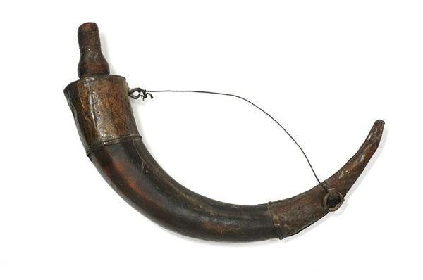 Corno da polvere  (Africa, XIX Sec.)  - Asta ARMI ANTICHE, MILITARIA, LIBRI - Galleria Pananti Casa d'Aste