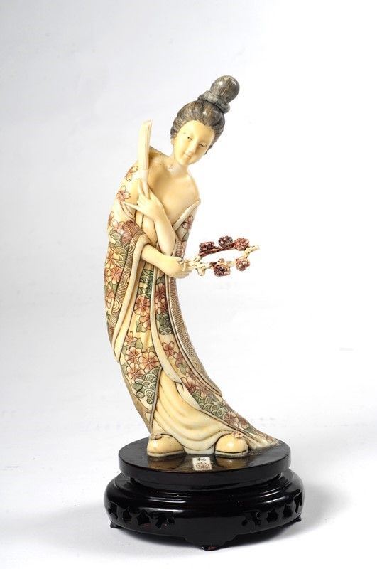  Figura di dama  - Asta ARTE ORIENTALE - Galleria Pananti Casa d'Aste