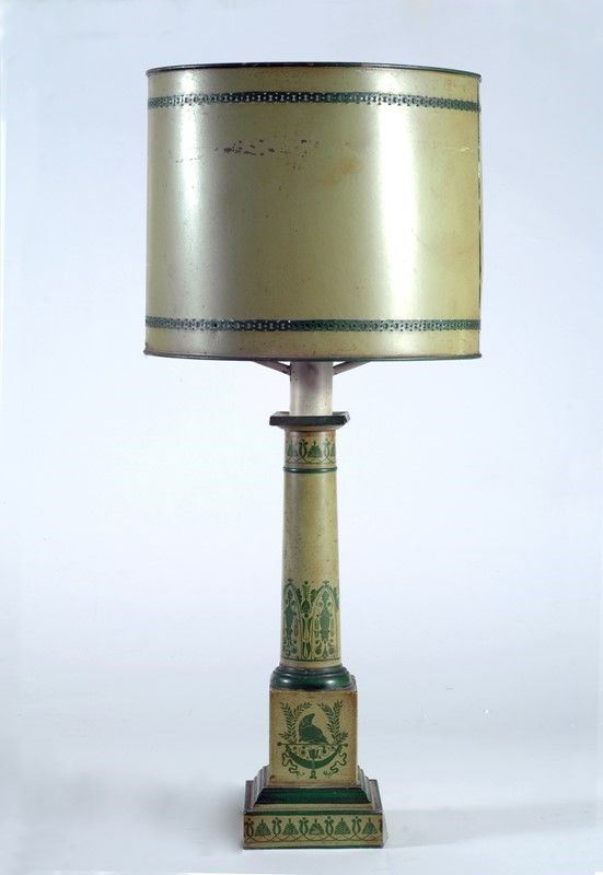 Lume in metallo dipinto. XX sec., cm. 71