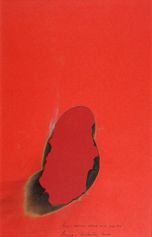 Bernard Aubertin : Senza titolo  (2011)  - Bruciatura su carta rossa - Asta Grafica ed Edizioni, Arte Moderna e Contemporanea - III - Galleria Pananti Casa d'Aste