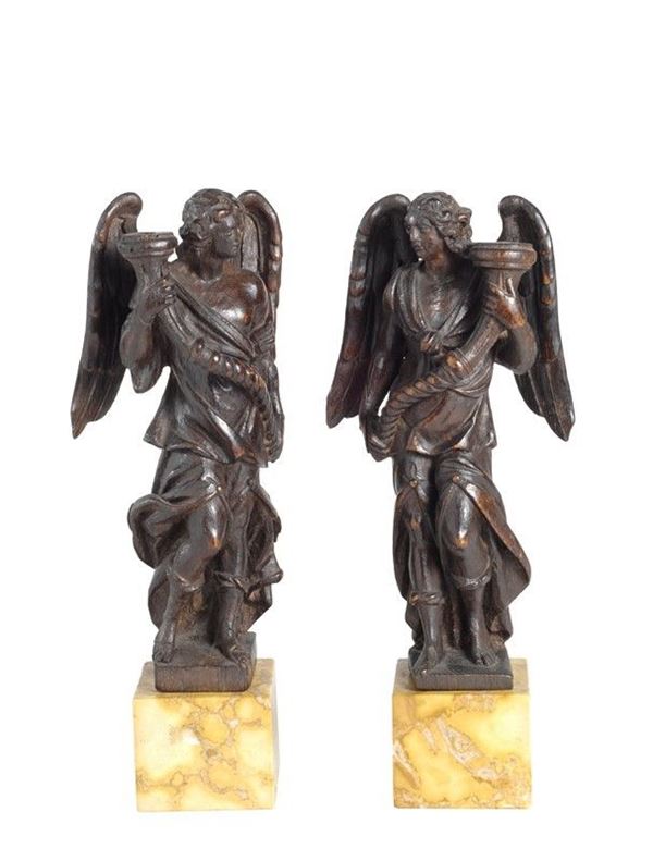 Coppia di angeli reggicandelabro