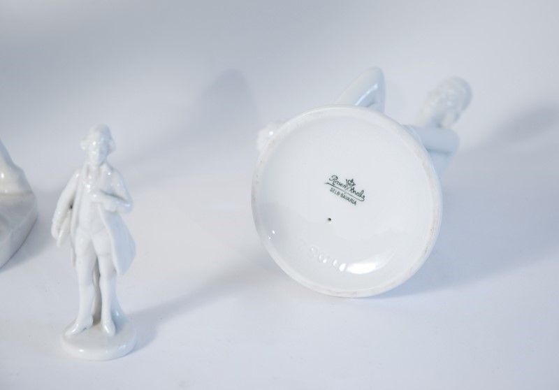 Lotto Composto da Tre Sculturine in Porcellana Bianca