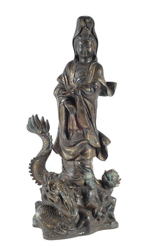 Divinità poggiante su dragone, testuggine e piante acquatiche                                                                          