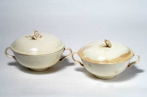 Due coppe con coperchio prese a fiore  - Asta Arredi, Oggettistica e Dipinti - Galleria Pananti Casa d'Aste