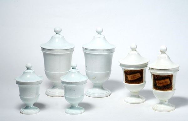 Sei vasi da farmacia in porcellana bianca, XIX sec.  - Auction Antiquariato - Galleria Pananti Casa d'Aste