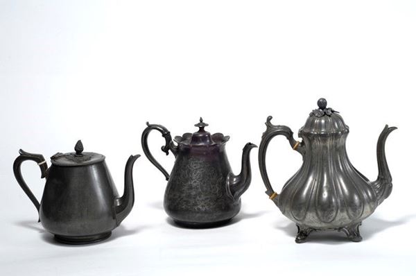 Tre Caffettiere in peltro  - Auction ANTIQUARIATO - Galleria Pananti Casa d'Aste
