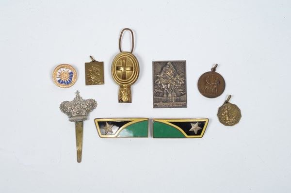 Gruppo Composto da 8 Pezzi                                                                            (Italia XX Secolo                                  )  - Asta Armi antiche e Militaria - Galleria Pananti Casa d'Aste
