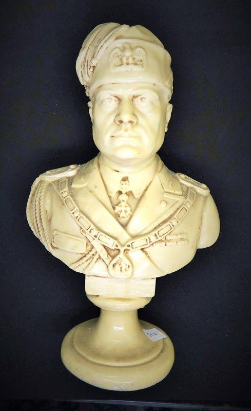 Busto di Benito Mussolini