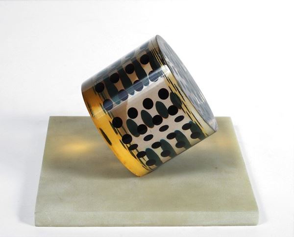 Enzo  Mari - Deformazione ottico-dinamica di un cubo in un cilindro Serie a Punti. 