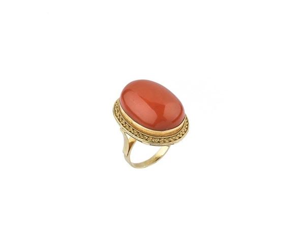 Anello corallo e oro
