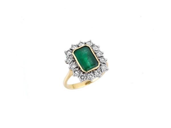 Anello con smeraldo e brillanti