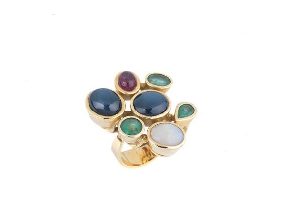 Anello in oro con pietre colorate