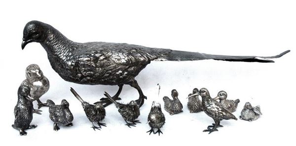 Dodici sculturine di animali