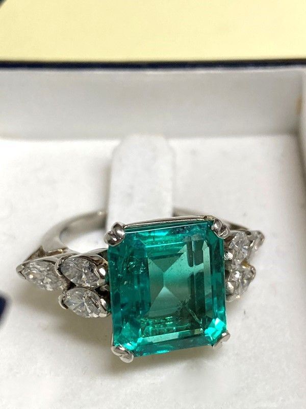 Anello con Smeraldo