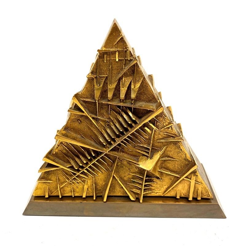 Arnaldo Pomodoro - Piramide