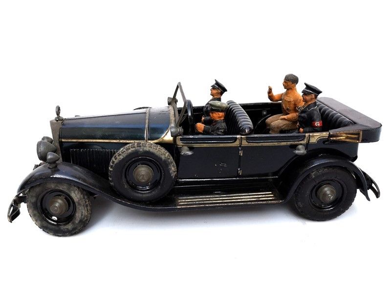 Modellino di Mercedes con Hitler e Quattro Militari Nazisti