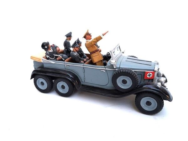Mercedes con Hitler e staff