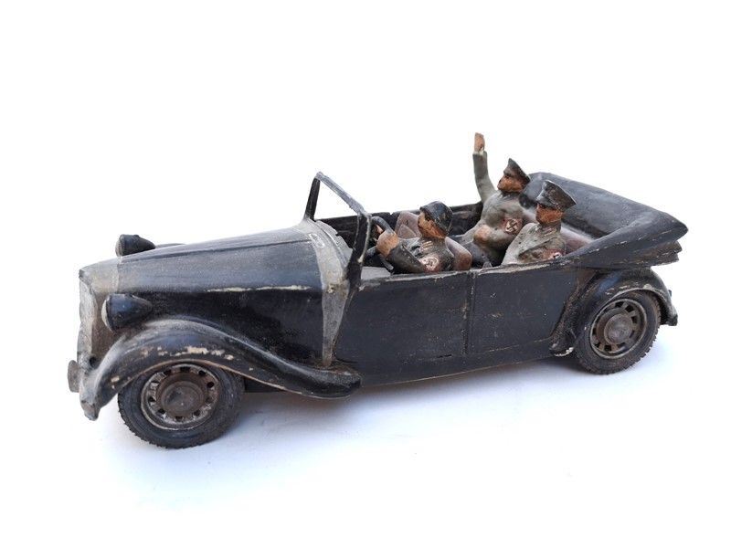 Hitler con Figure sulla Mercedes