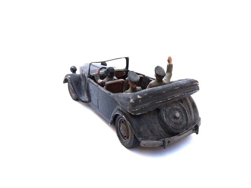 Hitler con Figure sulla Mercedes