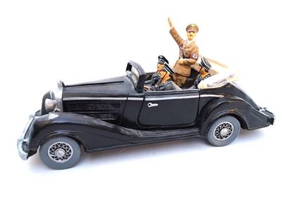 Hitler e Tre Ufficiali sulla Mercedes