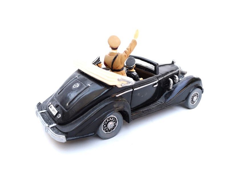 Hitler e Tre Ufficiali sulla Mercedes