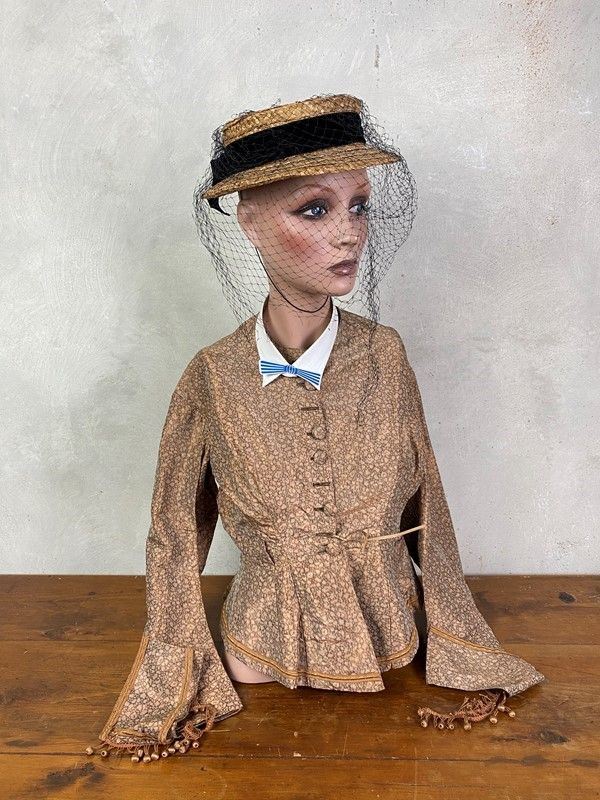 Busto di manichino con cappello