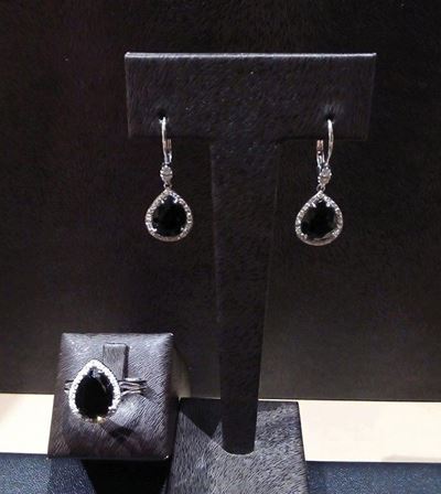 Anello e Orecchini in Oro Bianco con Onice Centrale e Diamanti