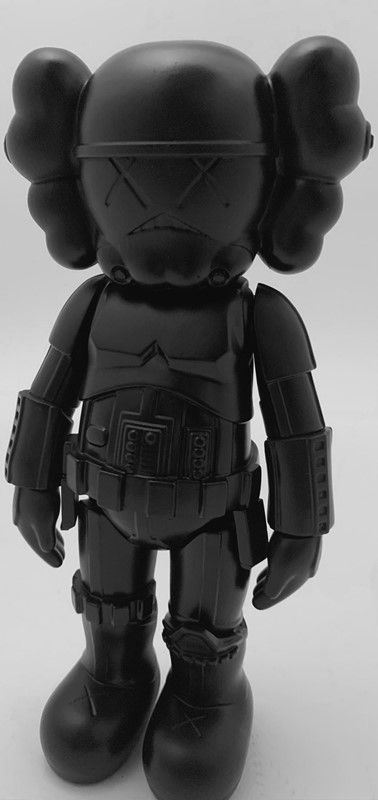 Kaws (Brian Donnelly) : Star Wars Darth Vader - Painted vinyl