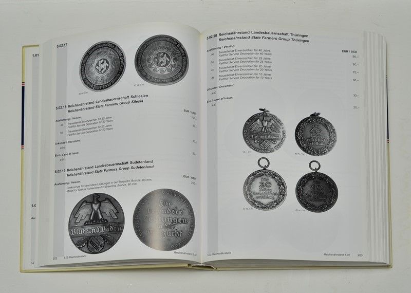 Testo sugli Ordini e Distintivi Tedeschi 1971-1945