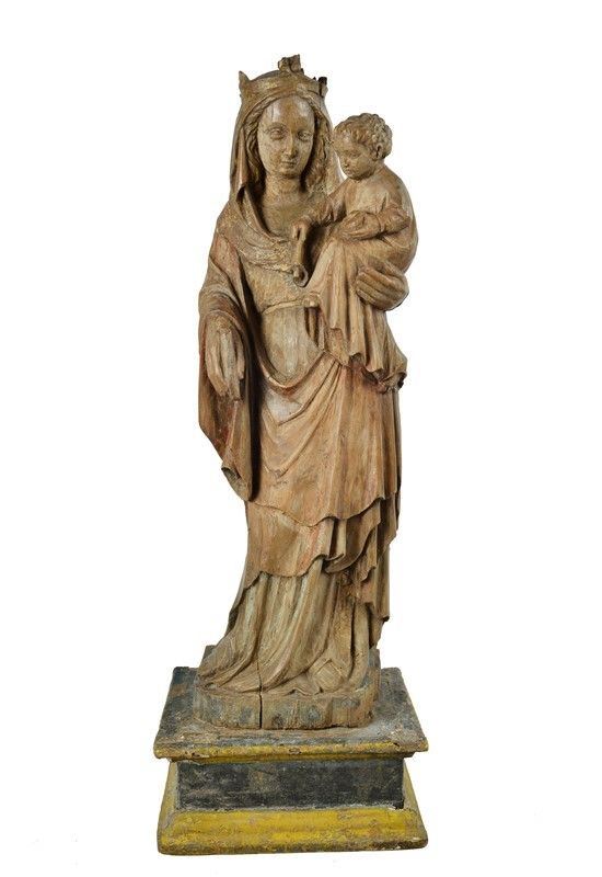 Scuola Francese, fine XVI - inizio XVII sec. : Madonna with Child  - Carved wood with traces of ancient polychromy, on a non-coeval base - Auction ANTIQUES, AUTHORS OF XIX AND XX CENTURY - II - Galleria Pananti Casa d'Aste