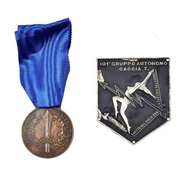 Medaglia e distintivo reducistici della R.S.I.